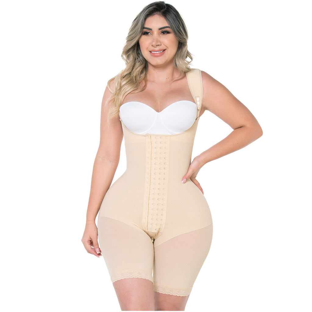 Faja corta tipo short levanta cola M y D 0489 de alta compresión con diseño de busto libre.
