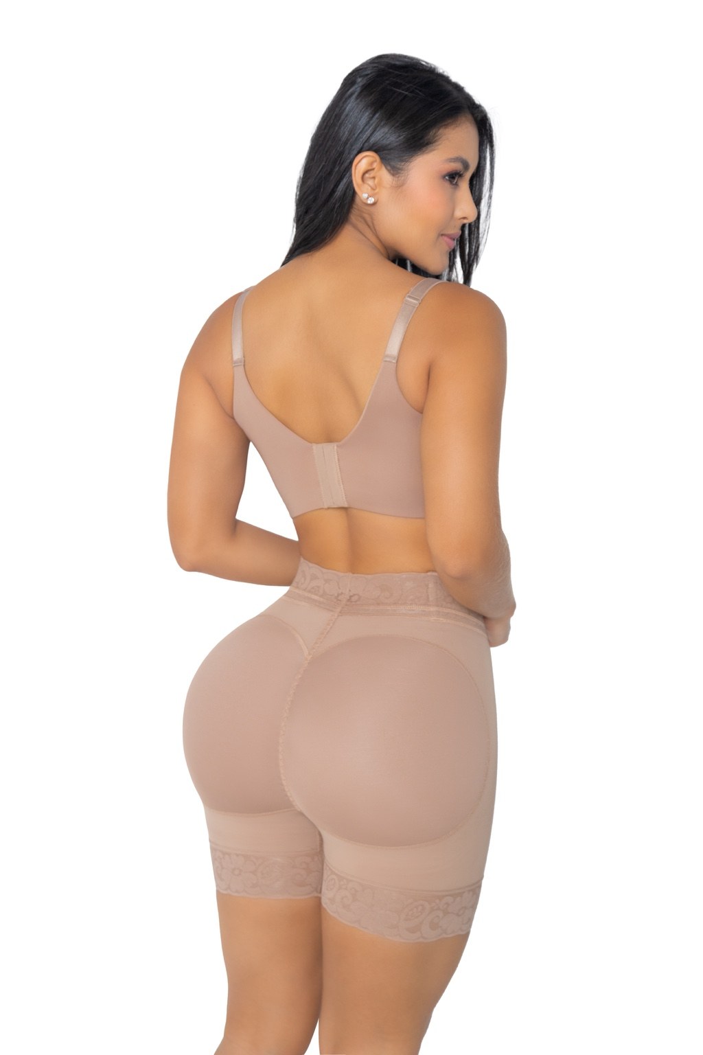 Short Jackie London 4500 vista de espalda con costuras especiales para realce natural de glúteos
